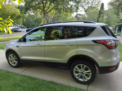 Used 2017 Ford Escape SE w/ Equipment Group 201A image 9