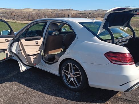 Used 2016 Mercedes-Benz E 350 4MATIC Sedan image 12
