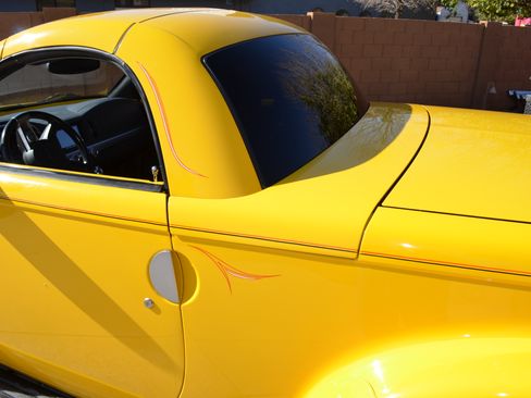 Used 2004 Chevrolet SSR w/ Preferred Equipment Group image 16