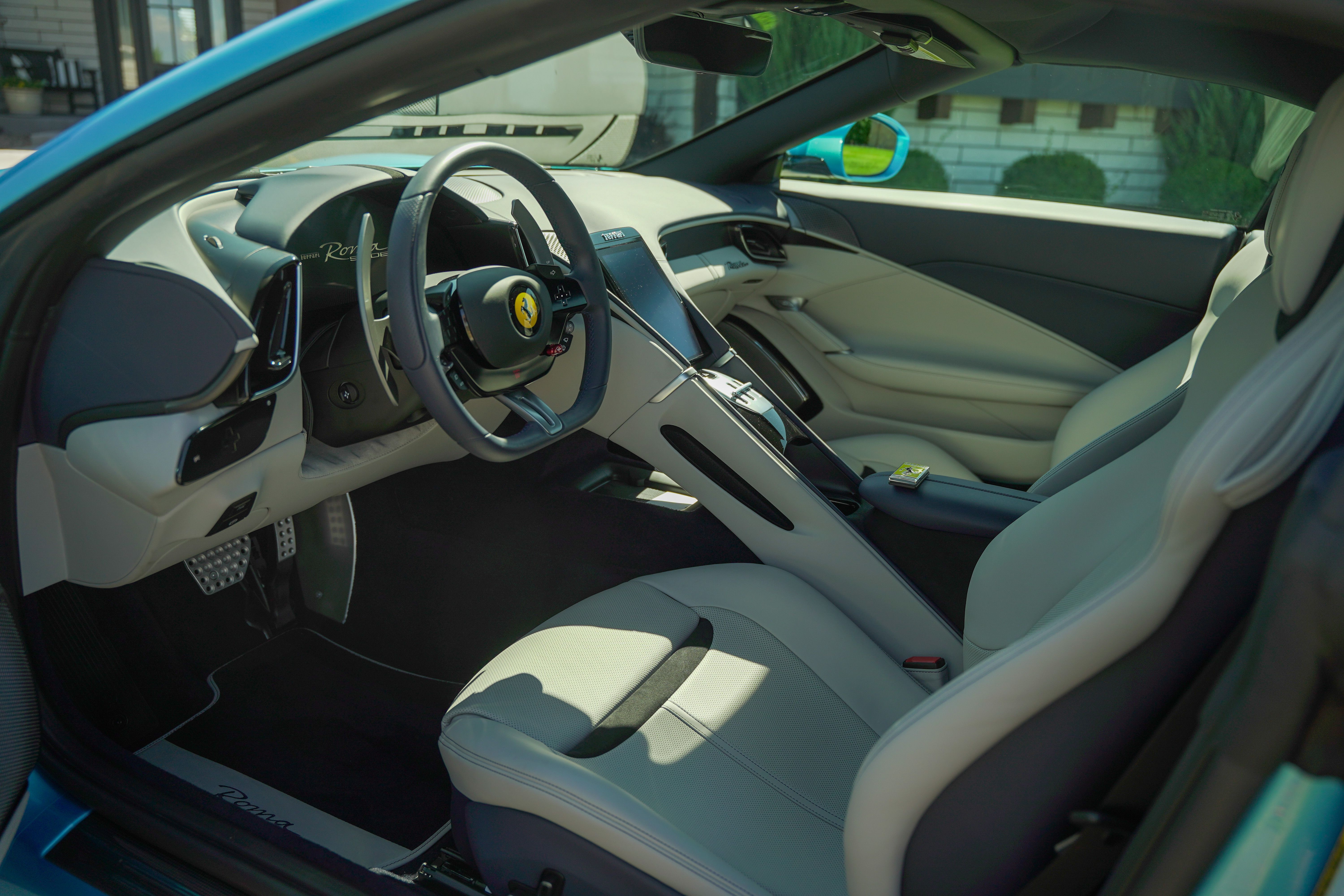 Used 2024 Ferrari Roma Spider RWD image 10