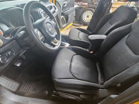 Used 2015 Jeep Renegade Sport w/ Power & Air Group image 9