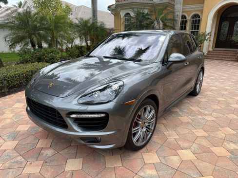Used 2014 Porsche Cayenne GTS image 1