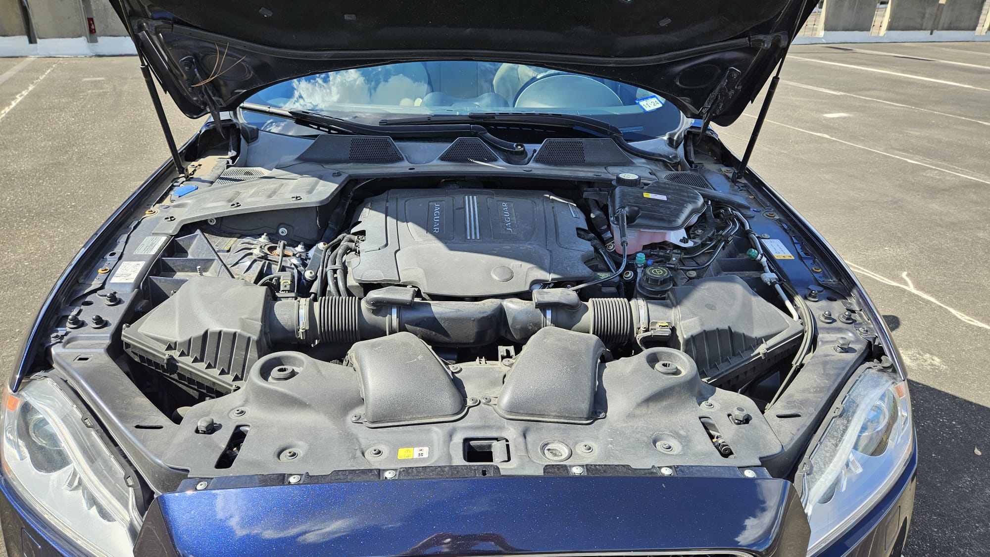 Used 2014 Jaguar XJ R RWD image 13