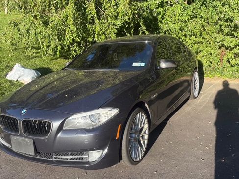 Used 2012 BMW 550i xDrive Sedan image 1