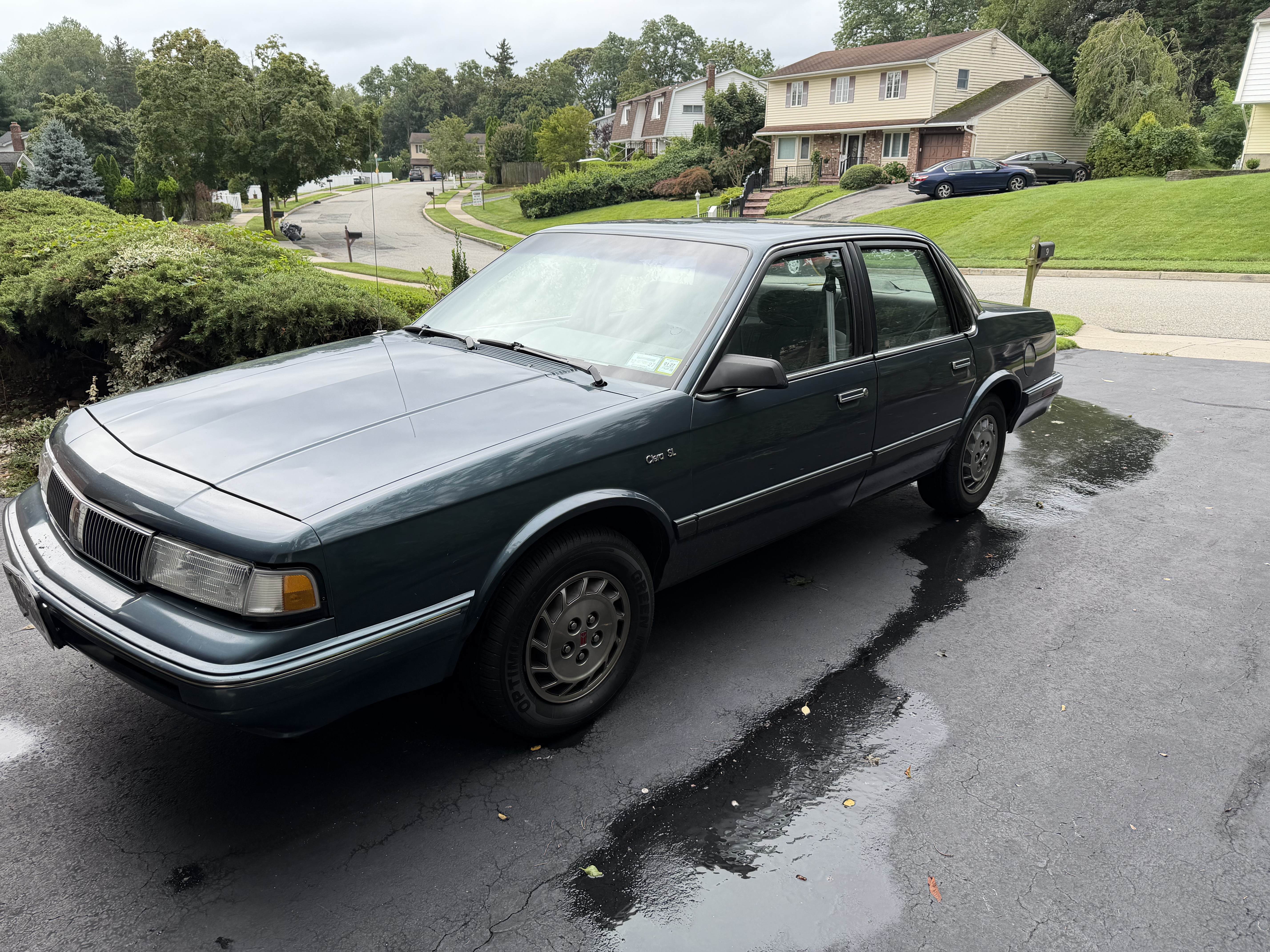 Used 1996 Oldsmobile Cutlass Ciera SL FWD image 1