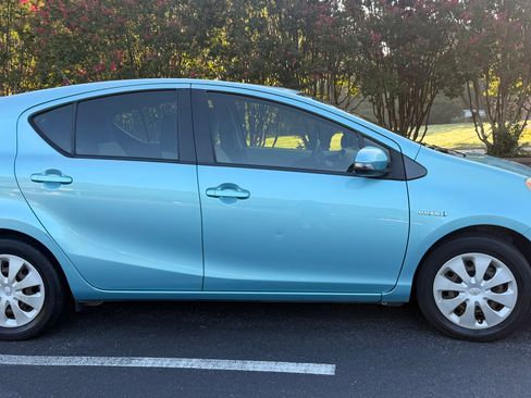 Used 2013 Toyota Prius C One FWD image 5
