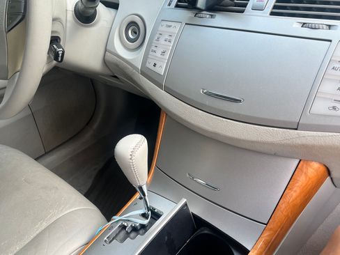 Used 2005 Toyota Avalon XLS image 5