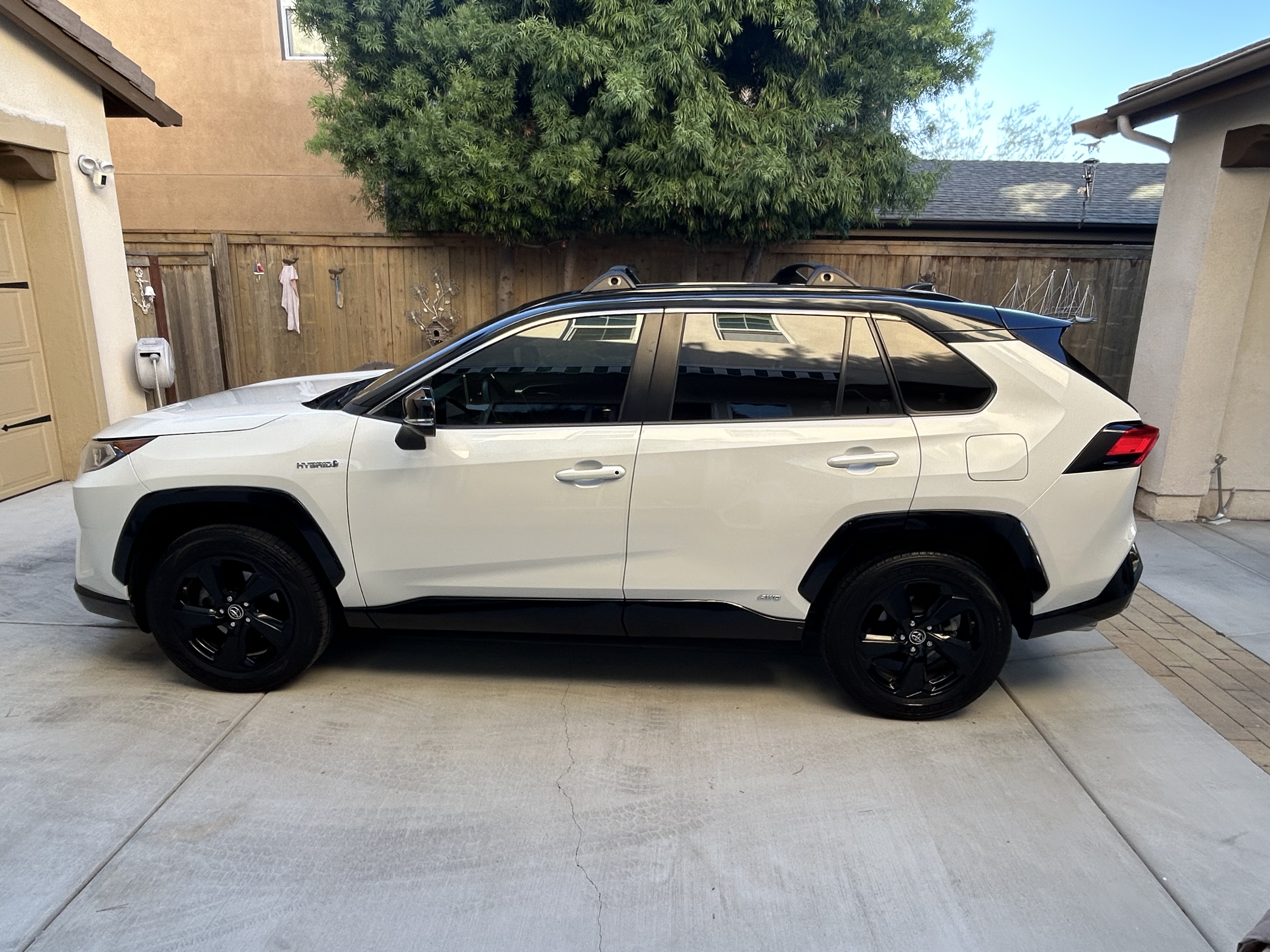 Used 2019 Toyota RAV4 XSE AWD/4WD image 4
