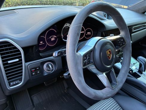 Used 2021 Porsche Cayenne GTS image 9