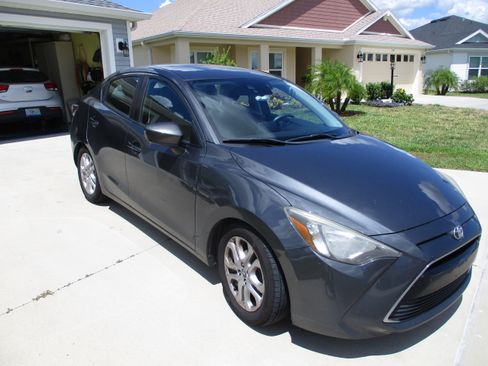 Used 2017 Toyota Yaris iA image 1