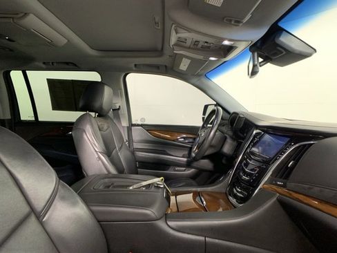 Used 2016 Cadillac Escalade ESV Luxury image 6