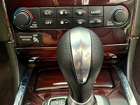 Used 2011 INFINITI G37 Sport w/ Premium Pkg image 16