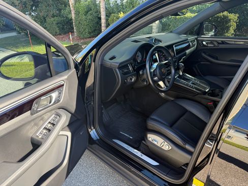 Used 2019 Porsche Macan S image 2