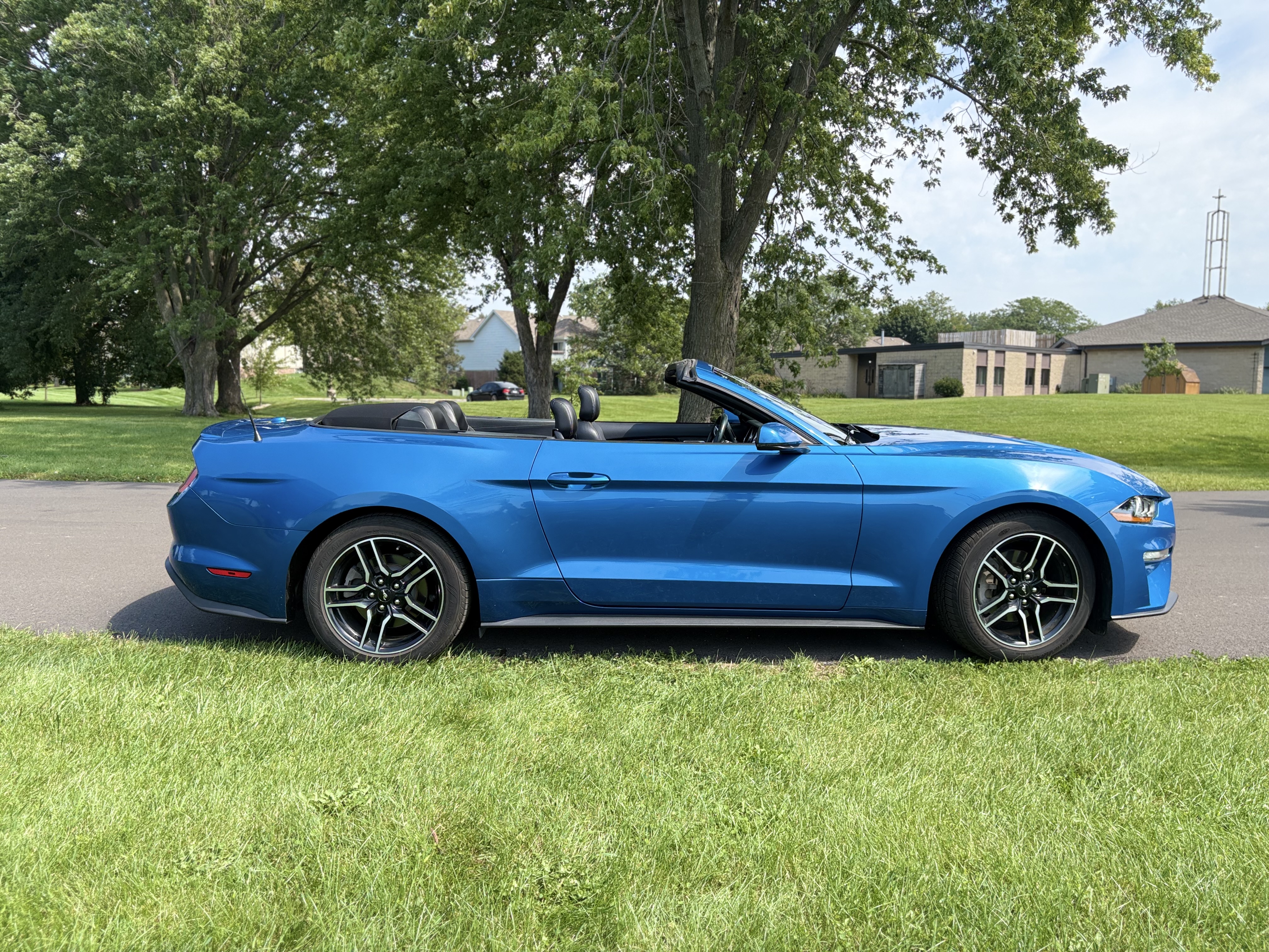 Used 2020 Ford Mustang Premium RWD image 2