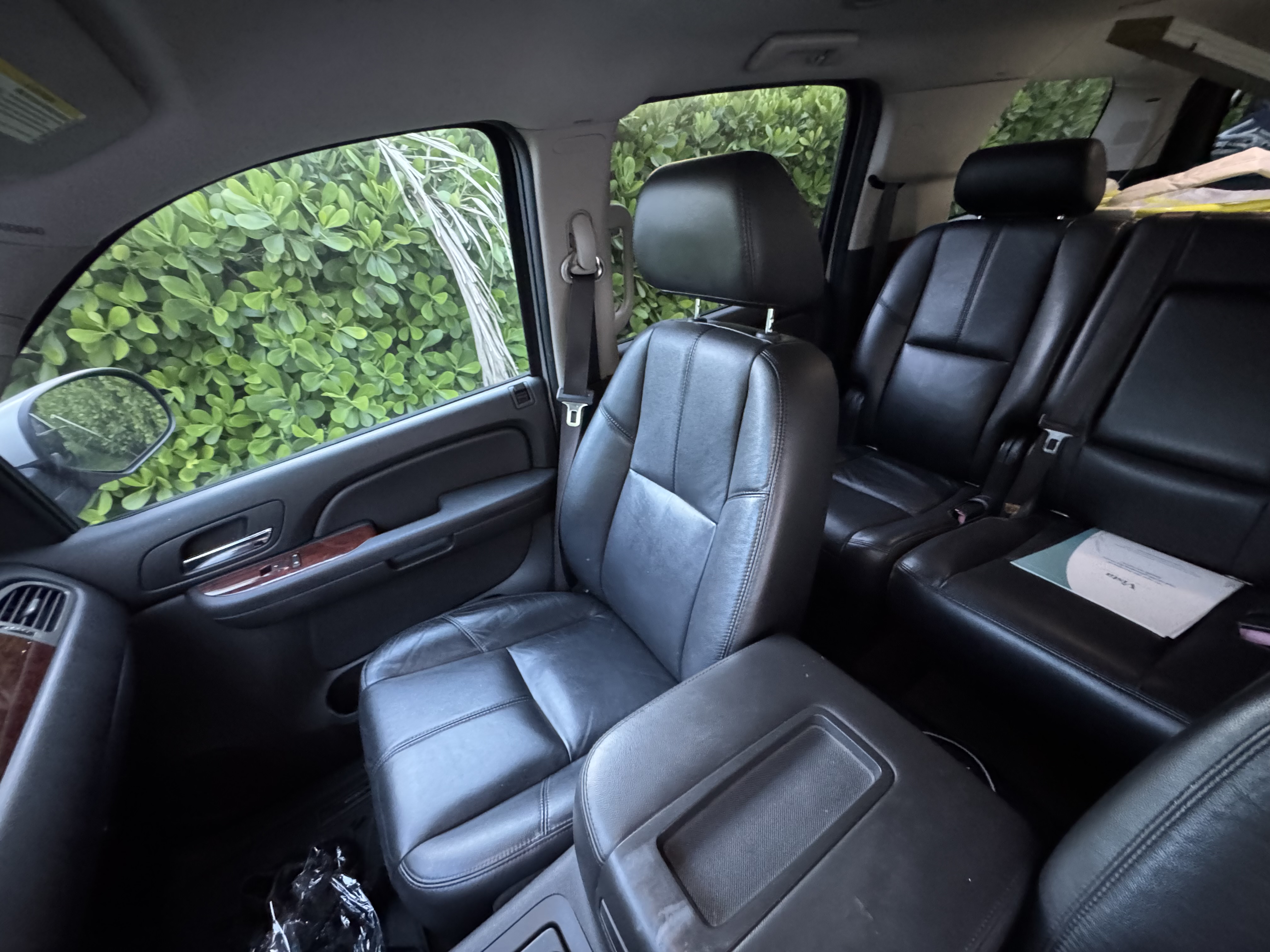 Used 2009 Chevrolet Suburban LT RWD image 1