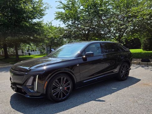 Used 2026 Cadillac Lyriq V image 4