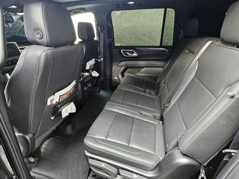 Used 2024 Chevrolet Suburban LT w/ LT Signature Plus Package RWD image 11