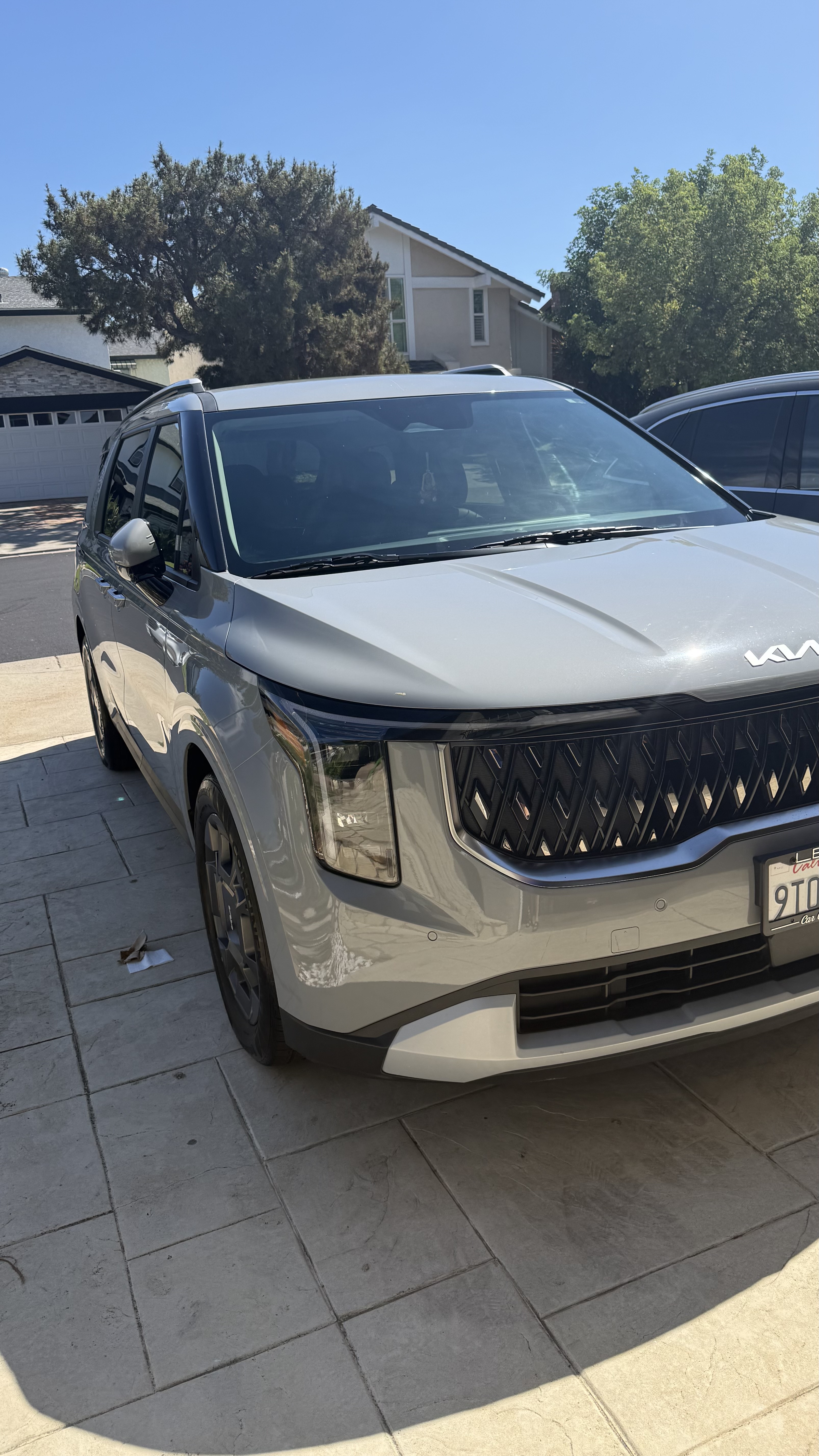 Used 2025 Kia Carnival EX FWD image 5