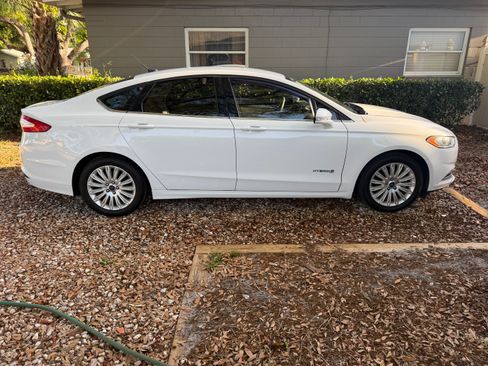 Used 2015 Ford Fusion SE image 1