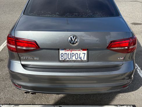 Used 2017 Volkswagen Jetta SE image 4