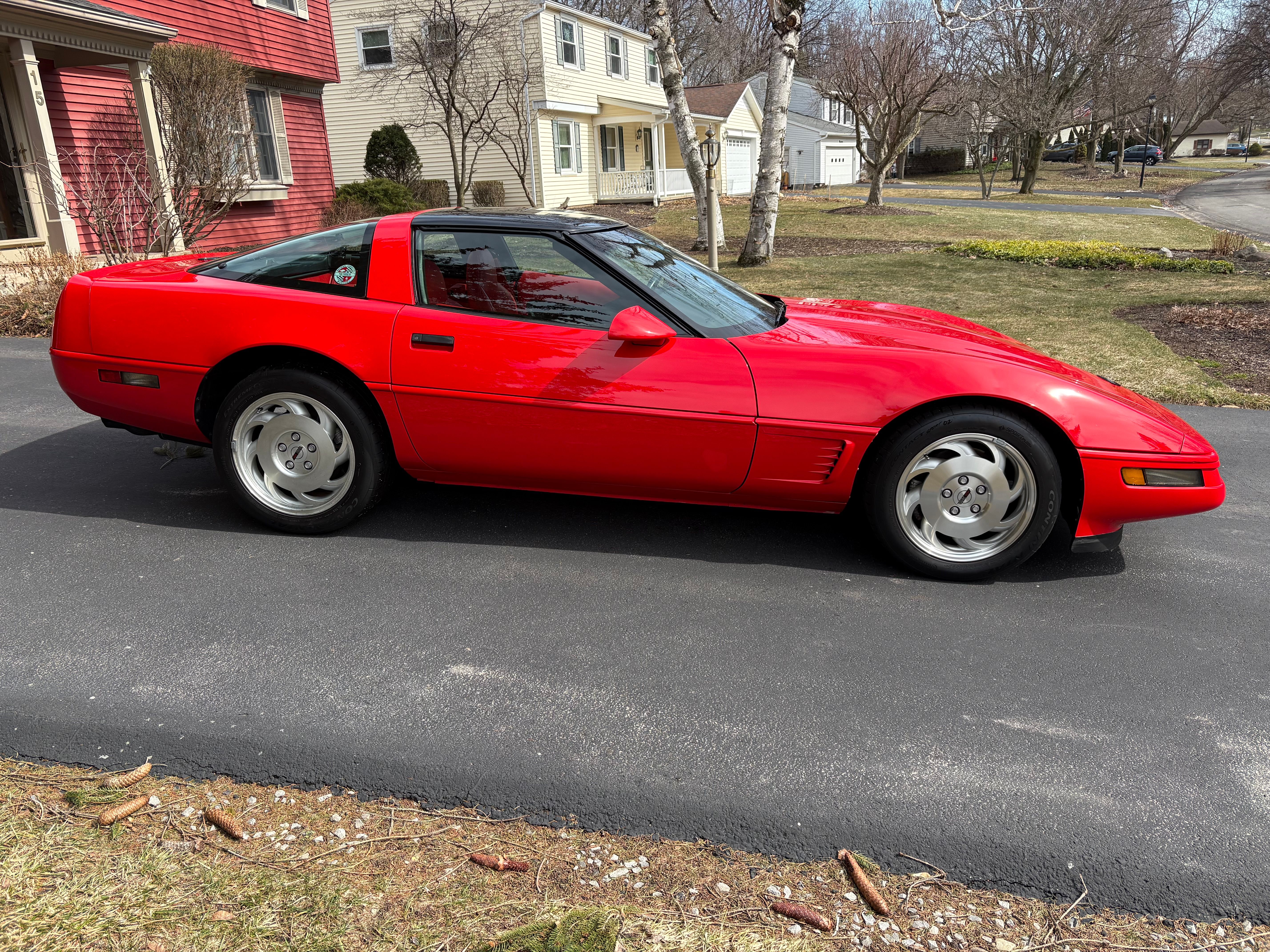 Used 1996 Chevrolet Corvette Coupe RWD image 1