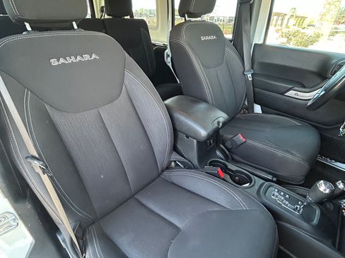 Used 2018 Jeep Wrangler Unlimited Sahara image 11