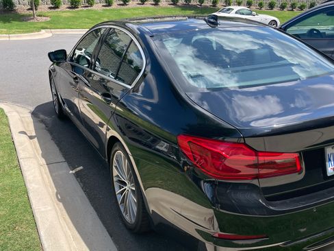 Used 2019 BMW 540i w/ Executive Package RWD image 2