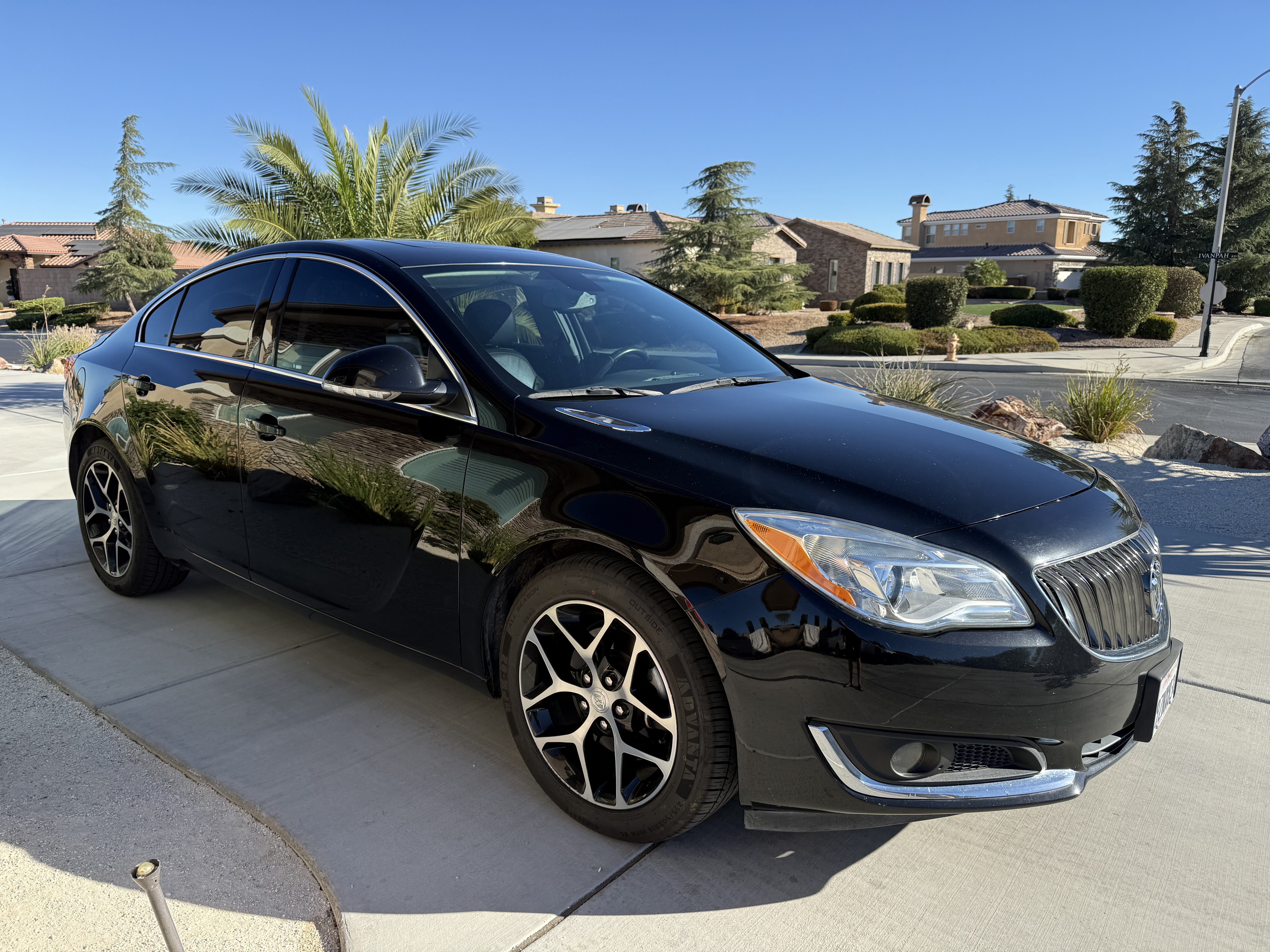 Used 2017 Buick Regal Sport Touring FWD image 1
