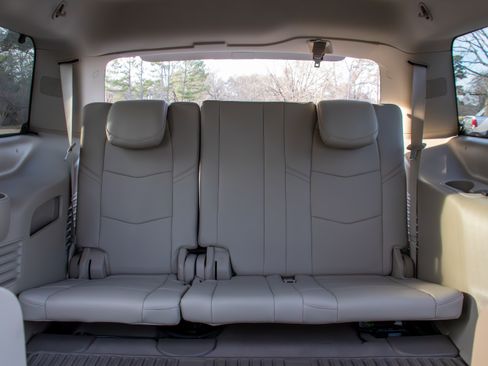 Used 2020 Cadillac Escalade Luxury image 14