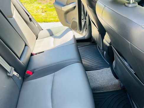 Used 2013 Toyota Prius Four FWD image 5