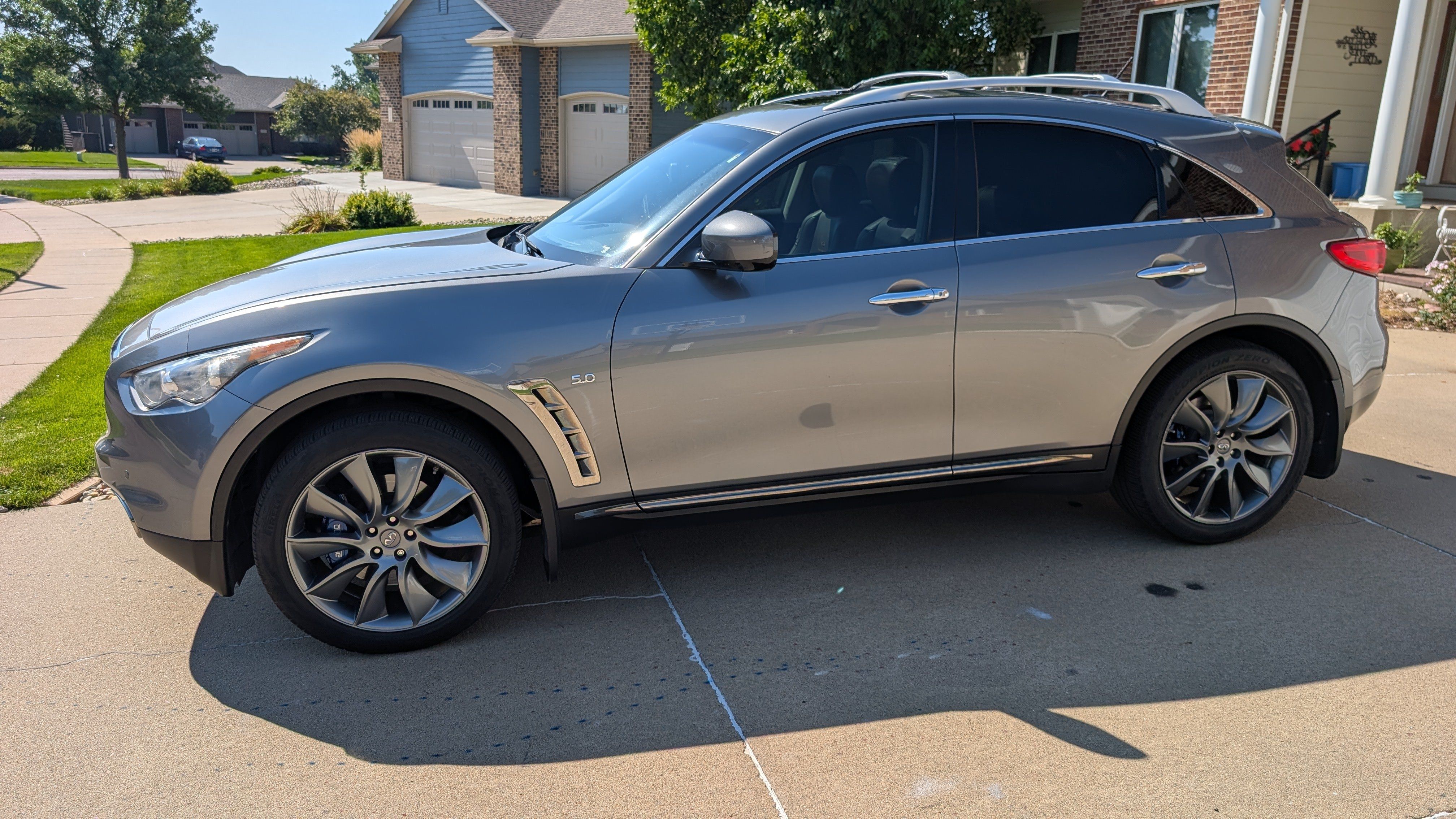 Used 2014 INFINITI QX70 AWD w/ Sport Technology Package image 4
