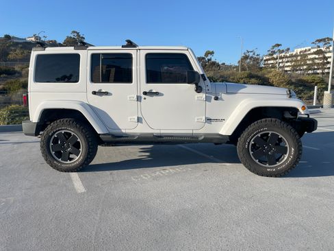Used 2012 Jeep Wrangler Unlimited Sahara image 1