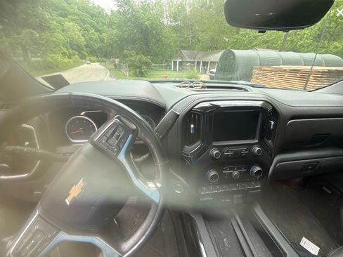 Used 2020 Chevrolet Silverado 2500 LTZ w/ LTZ Premium Package AWD/4WD image 12