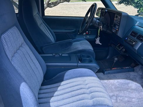 Used 1994 GMC Yukon Sport Utility 2D image 27