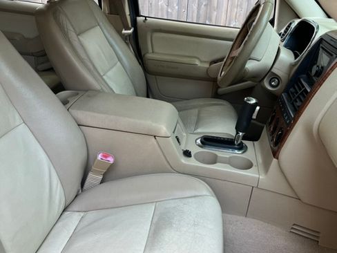 Used 2006 Ford Explorer Eddie Bauer AWD/4WD image 8