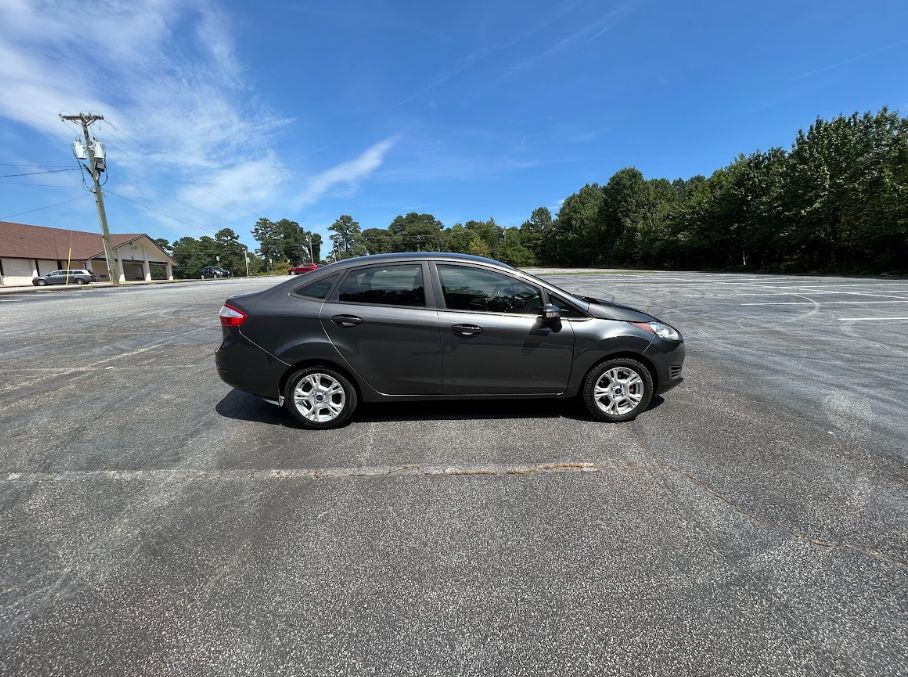 Used 2015 Ford Fiesta SE FWD image 6