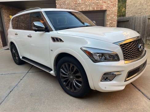 Used 2017 INFINITI QX80 Limited w/ All Season Package image 2
