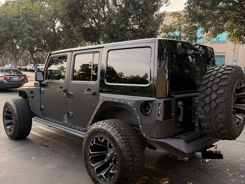 Used 2013 Jeep Wrangler Unlimited Rubicon image 4