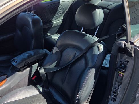 Used 2005 Mercedes-Benz CLK 320 Coupe image 9