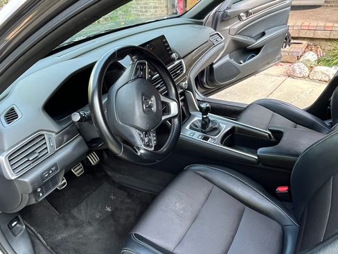 Used 2018 Honda Accord Sport image 11