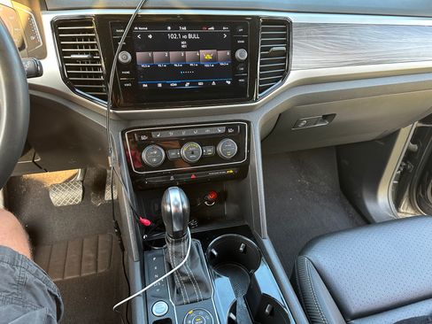 Used 2022 Volkswagen Atlas Cross Sport SE AWD/4WD image 8