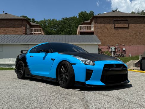 Used 2017 Nissan GT-R Premium AWD/4WD image 1