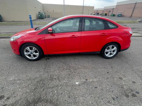 Used 2014 Ford Focus SE w/ SE Winter Package FWD image 2