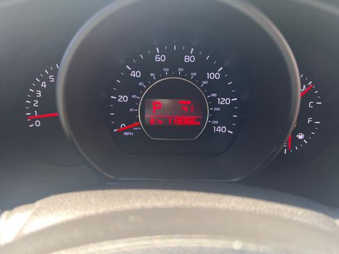 Used 2014 Kia Soul + FWD image 10