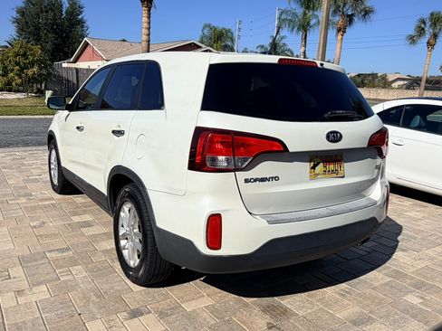 Used 2015 Kia Sorento LX image 11