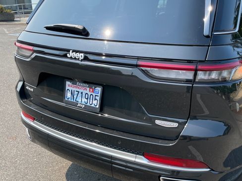 Used 2024 Jeep Grand Cherokee Summit AWD/4WD image 9