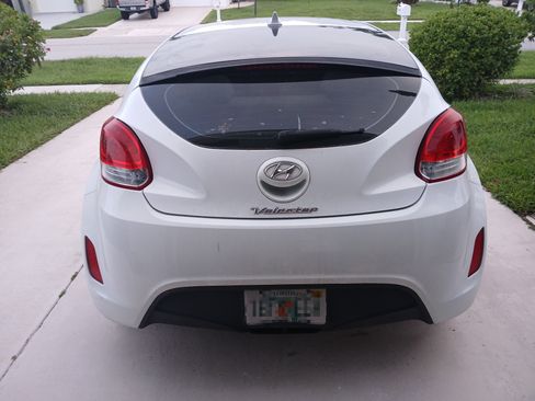 Used 2013 Hyundai Veloster FWD image 15