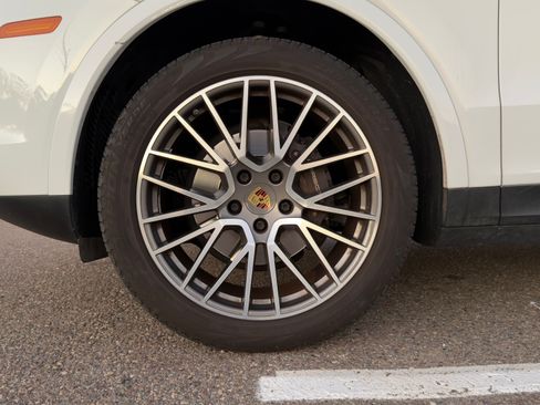 Used 2020 Porsche Cayenne Sport Utility 4D image 21