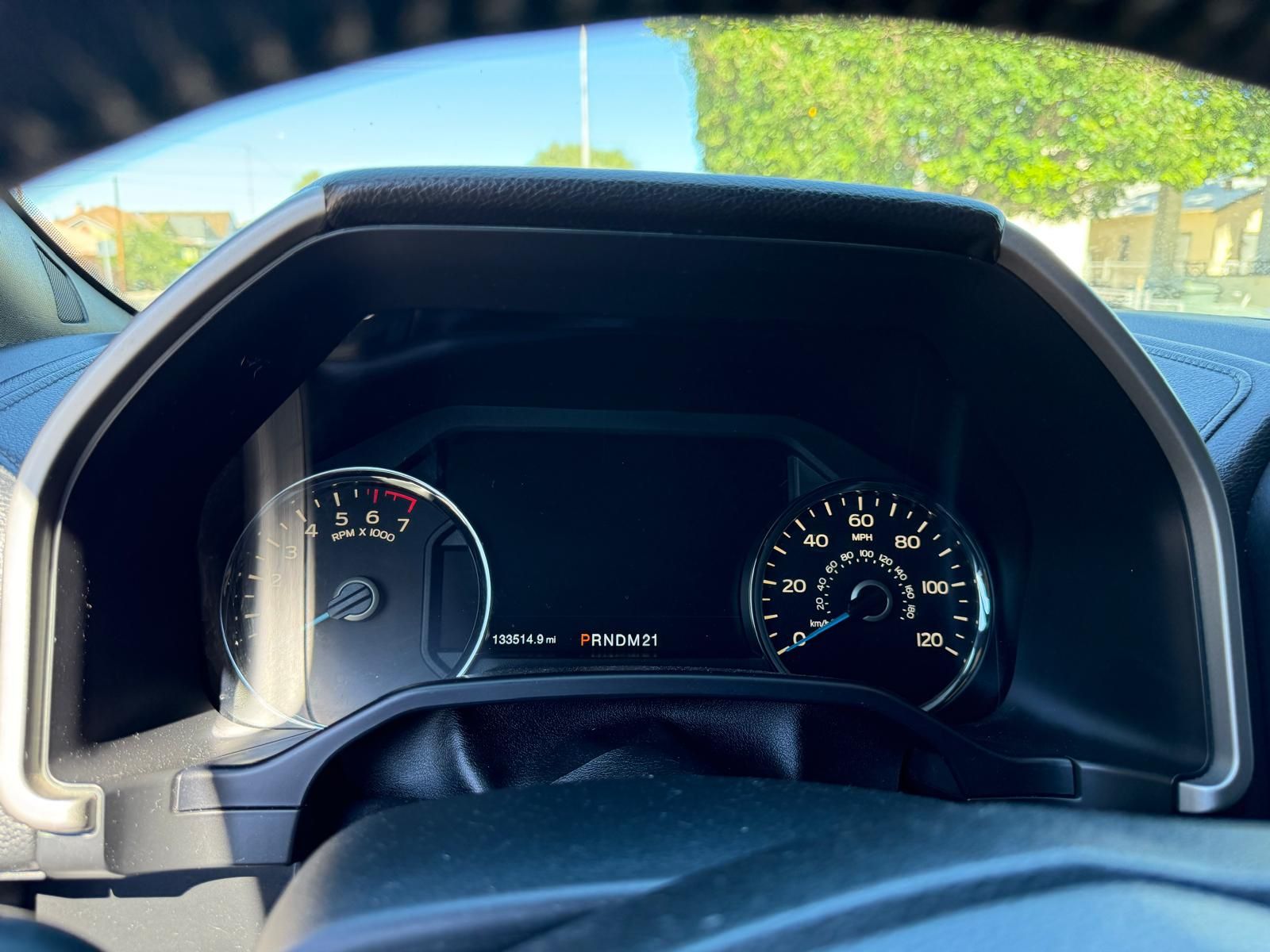 Used 2015 Ford F150 Lariat w/ Equipment Group 502A Luxury AWD/4WD image 4