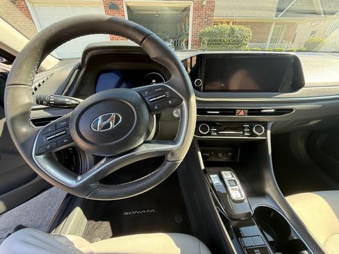 Used 2023 Hyundai Sonata SEL w/ Convenience Package FWD image 9